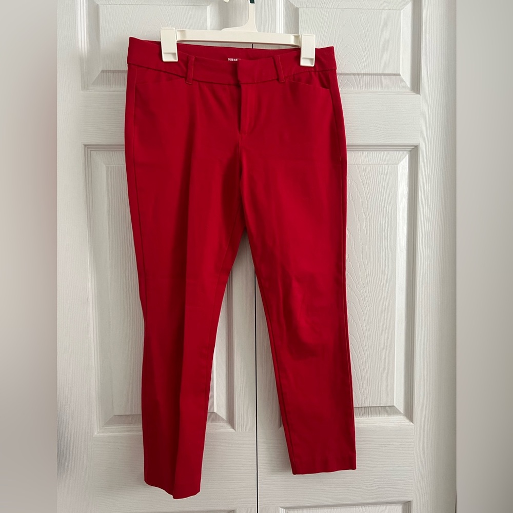 Old Navy Pixie Pants Red size 6 like new!